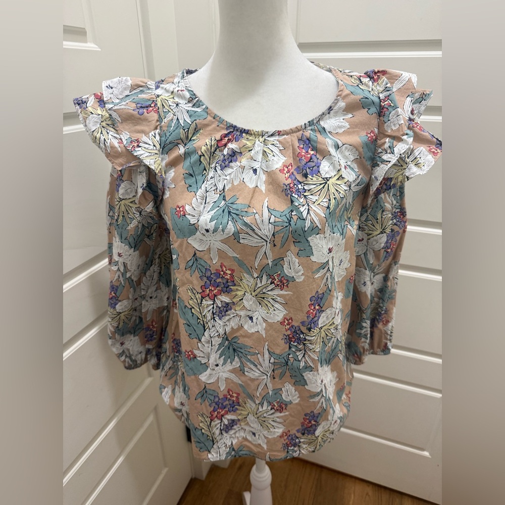 Skies Are Blue. Ruffle Shoulder Blouse. Size Medium.